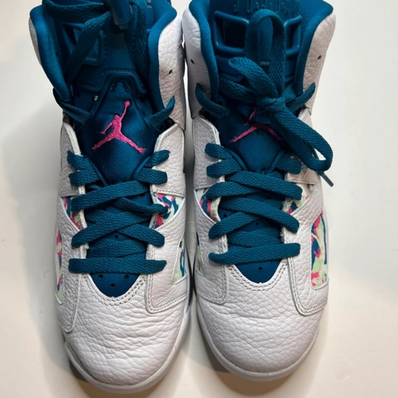 Air Jordan 6 Retro Green Abyss Size 6Y - Picture 1 of 4